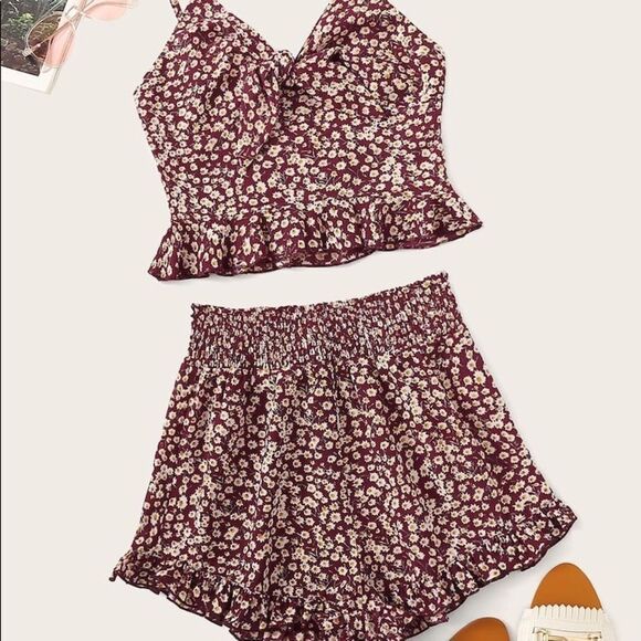 ✨ HP✨Ditsy Floral Knot Cami & Ruffle Hem Shorts Set✨ - Picture 1 of 6
